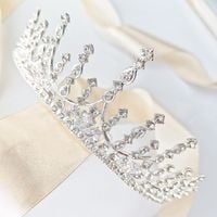 SREBRNA efektowna TIARA diadem korona ozdoba na włosy z kryształkami
