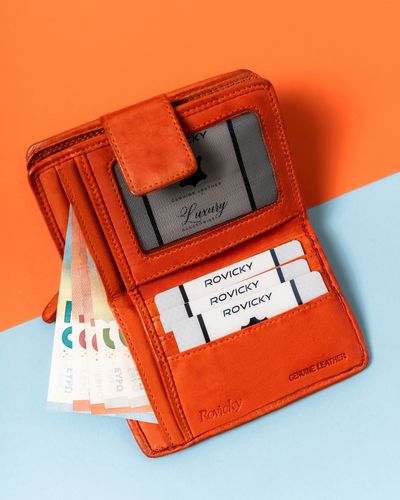 portfel damski zamykany na zatrzask w pomarańczowym kolorze - rovicky na Arena.pl
