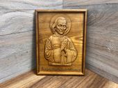 Płaskorzeźba Święty Jan Maria Vianney obraz drewniany dla księdza 21 cm