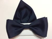 Granatowa ciemna mucha gładka jednolita z granatową poszetką