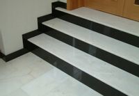 Czarny gładki podstopień do schodów 17cm POŁYSK