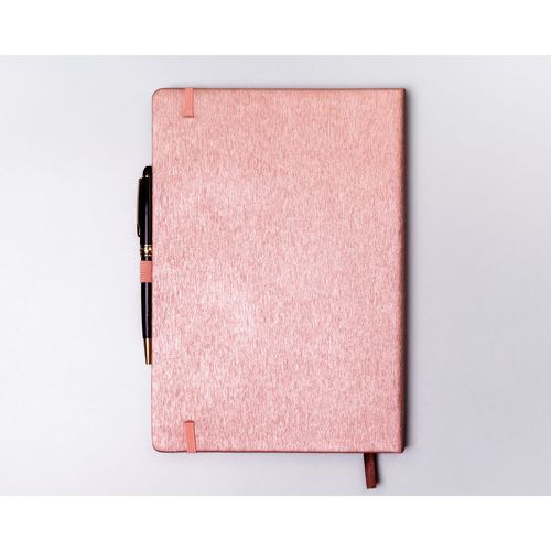 notes w formacie b5 w różowym kolorze, zadrukowany w kropki i na Arena.pl