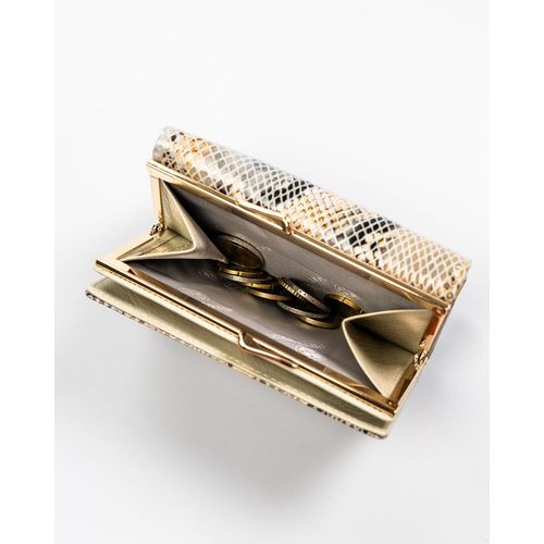 portfel damski na bigiel i zatrzask wykonany ze skóry naturalnej ze wzorem na Arena.pl