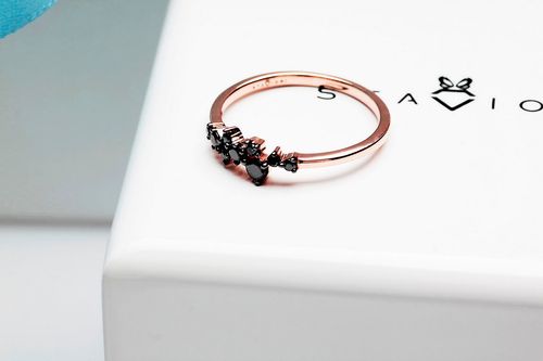 staviori | pierścionek z czarnymi diamentami w różowym złocie na Arena.pl