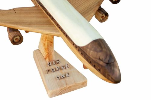 Duży model samolotu "Air Force One" na Arena.pl