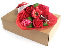 CZERWONY BUKIET MYDLANY W PUDEŁKU