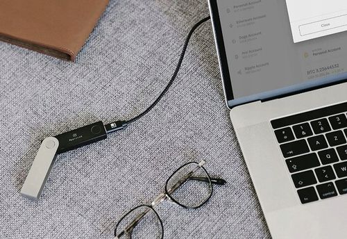 Portfel kryptowaluty LEDGER NANO X BTC ETH DOGE XRP ADA BCH wallet BitCoin na Arena.pl