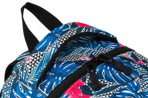komfortowy, wzorzysty plecak szkolny zawieszony na regulowanych szelkach na Arena.pl