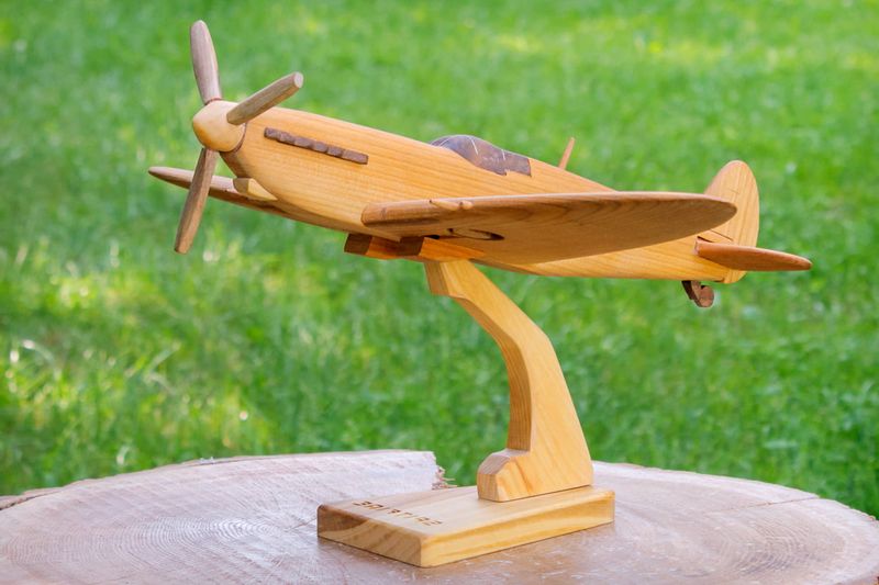 Duży model samolotu "Supermarine Spitfire" zdjęcie 3