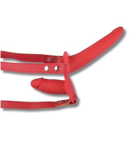 Podwójny czerwony strap on na Arena.pl