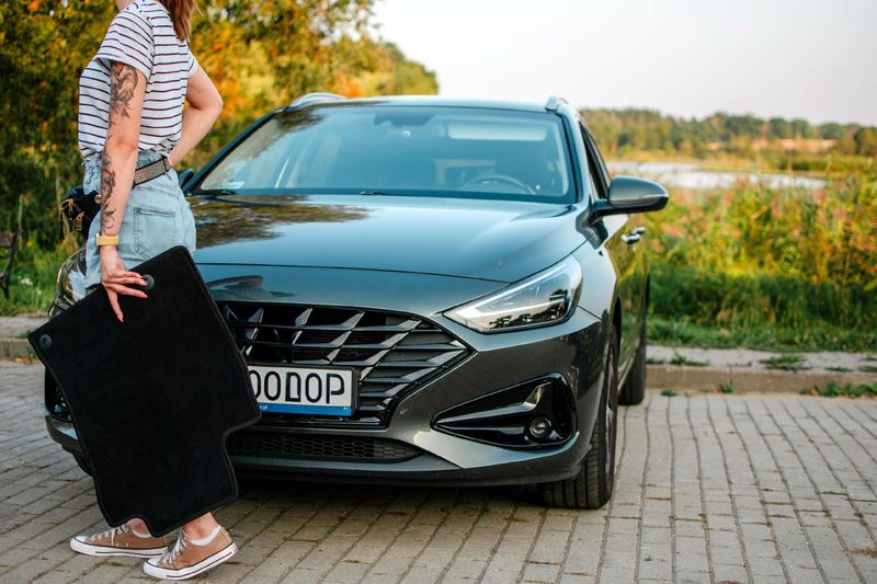 Dywaniki welurowe BASIC do Mazda CX-30 2019- czarne zdjęcie 4