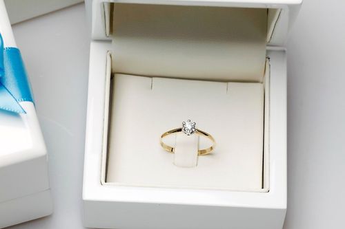 Złoty pierścionek PXD4837 - Diament na Arena.pl