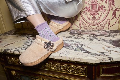 Crocs Damskie Ciepłe Kapcie Domowe Classic Unfurgettable 211116 Clog 39-40 na Arena.pl