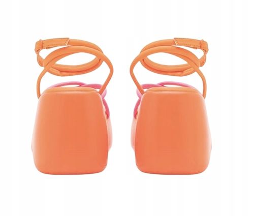 Call it Spring BUBBLEGUMM R35 na Arena.pl