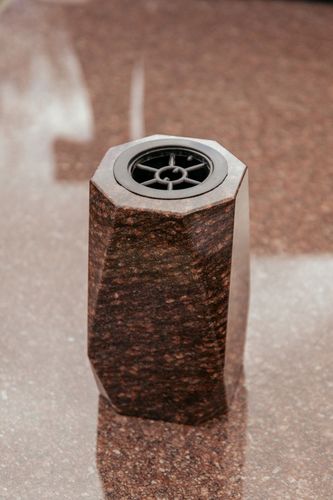 Wazon Granitowy Na Grób Wazon na Pomnik Diament Ruby Star (Czerwony/Brąz) na Arena.pl