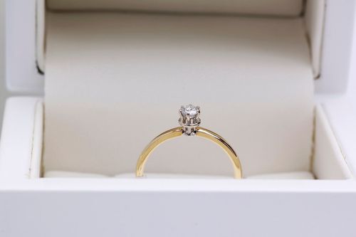 piękny klasyczny pierścionek zaręczynowy z brylantem 0,15ct g/si na Arena.pl