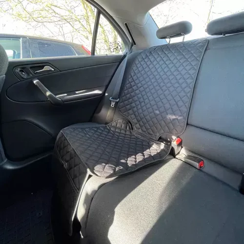 Mata pod fotelik samochodowy - pikowana wodoodporna czarna zdjęcie 8