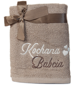 ręcznik bawełniany " kochana babcia ". 50 x 90 cm. kolor jasno-brązowy