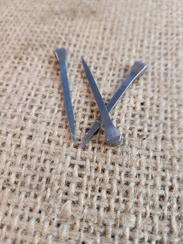 Kute gwoździe do wieszaków na klucze itp 10 sztuk mniejsze 45 mm surowe na Arena.pl