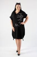 Sukienka z Kapturem i napisami Zela Czarna UNI