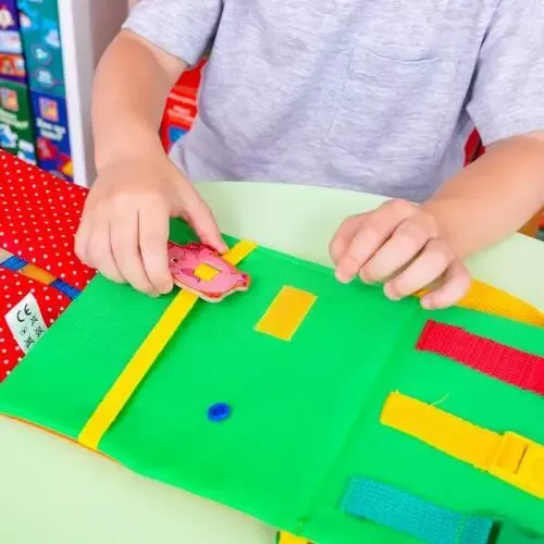 Książeczka manipulacyjna BusyBook zdjęcie 2