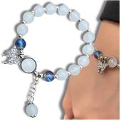 Bransoletka damska biała z koralikami i zawieszką motylkiem