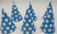 czapeczki papierowe błekitne kropki 6szt.