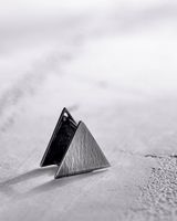 Srebrny kolczyk THE ROCK