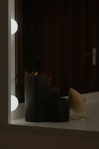 TOALETKA KOSMETYCZNA BIAŁA Z LUSTREM I OŚWIETLENIEM LED SUNNY + na Arena.pl