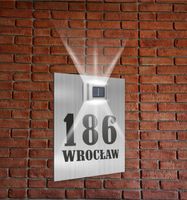 srebrna TABLICZKA ADRESOWA dibond z lampką numer domu 40x30 pionowa