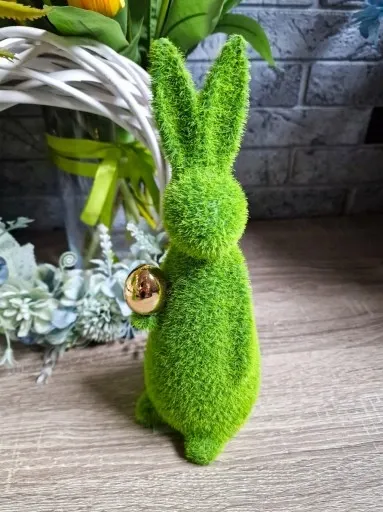 FIGURKA WIELKANOCNY ZAJĄC KRÓLIK zielony ze złotym jajkiem model I zdjęcie 4
