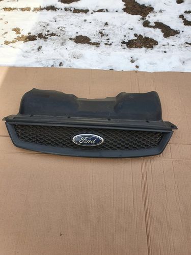 Grill Atrapa Chłodnicy Zderzaka Znaczek Ford Focus Mk2 4M518C436A 4M518138A na Arena.pl