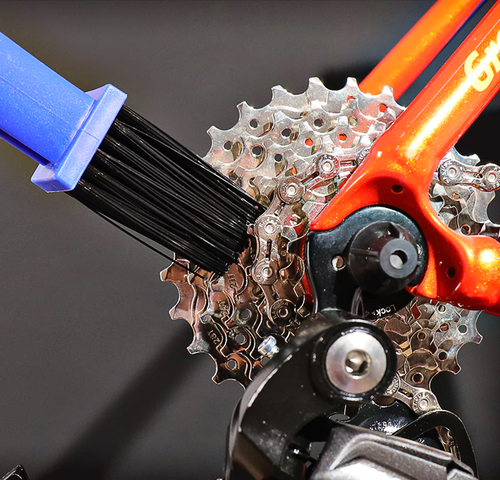 ZESTAW DO CZYSZCZENIA ŁAŃCUCHA MOTOCYKLOWEGO MANNOL SMAR ZMYWACZE SZCZOTKA na Arena.pl