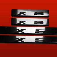 Listwa progowa BMW X5 E70 Stal nierdzewna 304 połysk z czarnymi literami