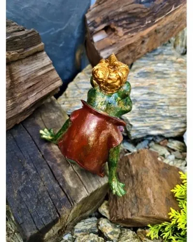 FIGURKA FIGURA ŻABA ŻABKA SIEDZĄCA W KORONIE na Arena.pl