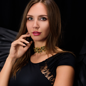 naszyjnik z kwiatowym wzorem z kryształkami z kolekcji blossom