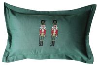 Poduszka prostokątna zielona z żołnierzykami