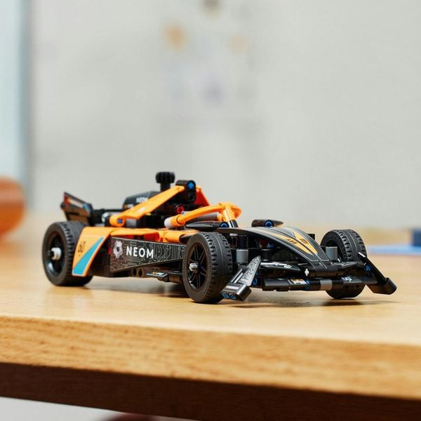 LEGO 42169 Technic NEOM McLaren Formula E Race Car zdjęcie 6