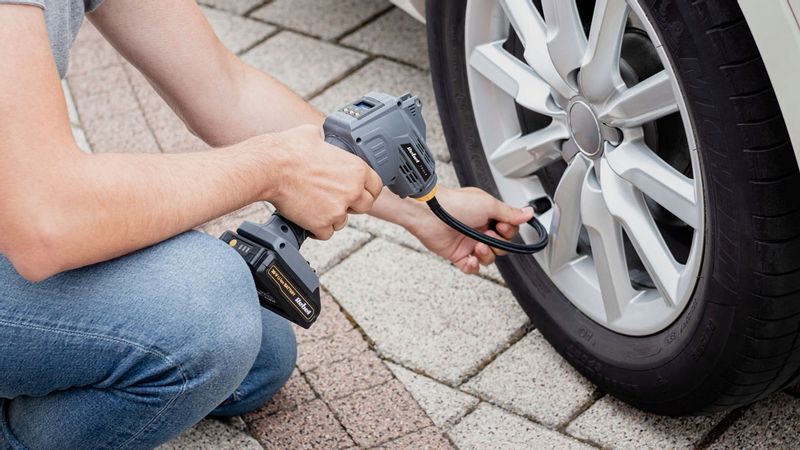 Kompresor do Kół 7 bar Akumulator Końcówki zdjęcie 3