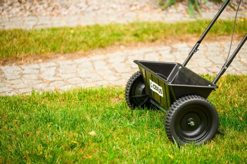 CEDRUS SP31516 SIEWNIK ROZSIEWACZ OGRODOWY DO NASION NAWOZÓW NAWOZU SOLI PIASKU 27kg  / 60cm na Arena.pl