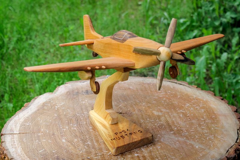 Duży model samolotu "P-51 Mustang" zdjęcie 3