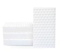 Magiczna gąbka z melaminy usuwa trudne plamy