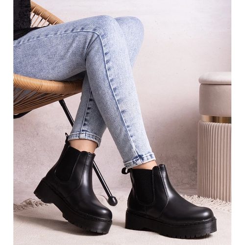 Czarne botki na platformie r.40 na Arena.pl