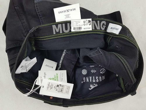 Męskie jeansy Mustang Oregon Slim Relaxed 1015871-4000-503 czarne W38/L30 na Arena.pl