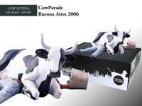 CowParade Buenos Aires '06 Cow Sitting on Man Ni Mu autor Gerardo Feldstein