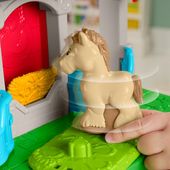 FISHER PRICE LITTLE PEOPLE STAJNIA FARMA DOMEK Z KONIKAMI + FIGURKI DŹWIĘK