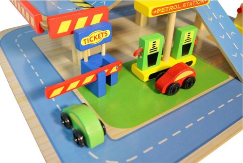 drewniany garaz na Arena.pl