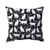 Bawełniana Poszewka Na Poduszkę – Czarne tło z Białymi Kotami