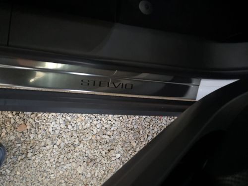 Listwa progowa ALFA ROMEO STELVIO Stal nierdzewna 304 połysk z czarnymi lit na Arena.pl