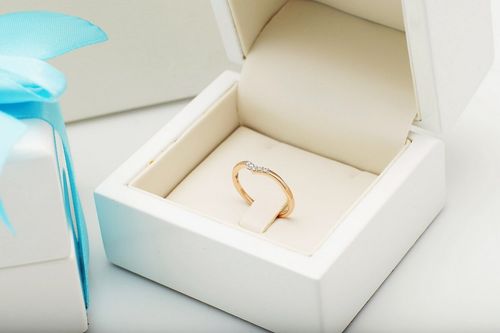 pierścionek z różowego złota z diamentami na Arena.pl